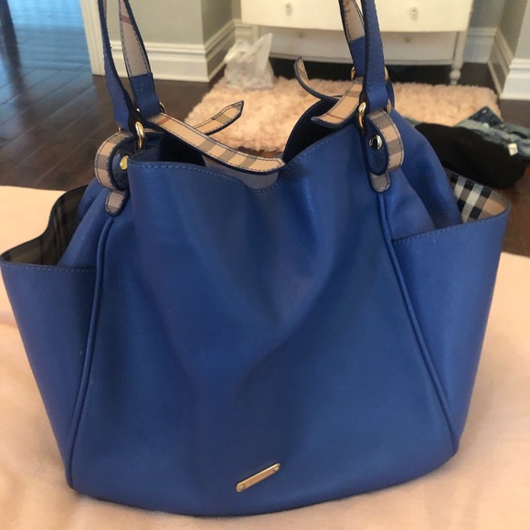 Burberry Handbags - Burberry Tote